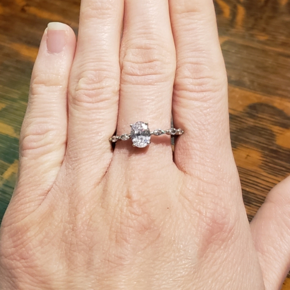 🆕 Silver & Diamond Crystal Ring 🆕 - Picture 2 of 15